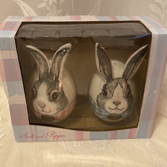 New Set of Easter Bunny’s Salt & Pepper Shakers - Picture 2 of 4